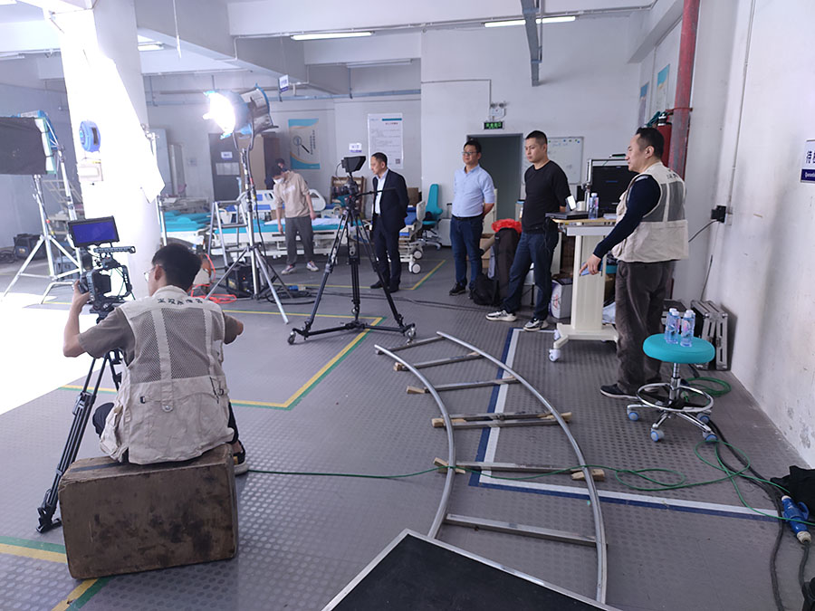 黑眼睛廣告為泰樂(lè)康科技拍攝產(chǎn)品短視頻現(xiàn)場(chǎng)