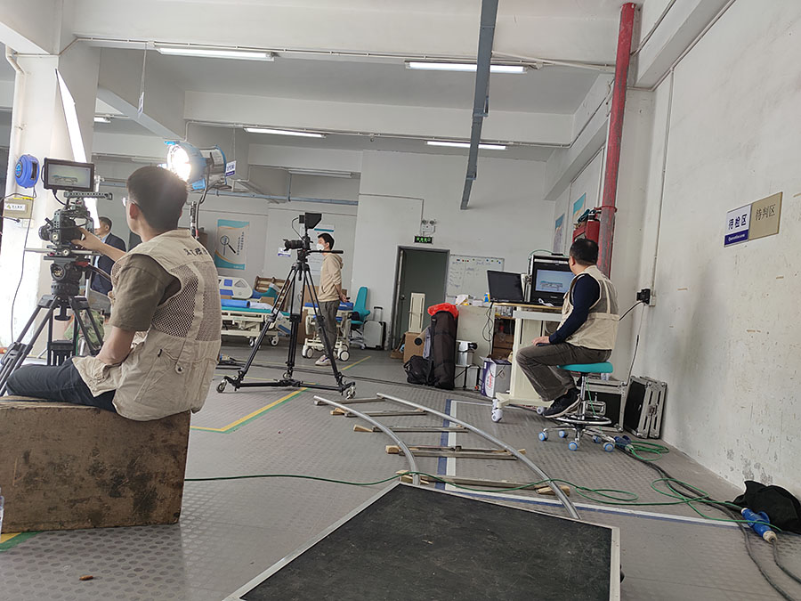 黑眼睛廣告為泰樂(lè)康科技拍攝產(chǎn)品短視頻現(xiàn)場(chǎng)