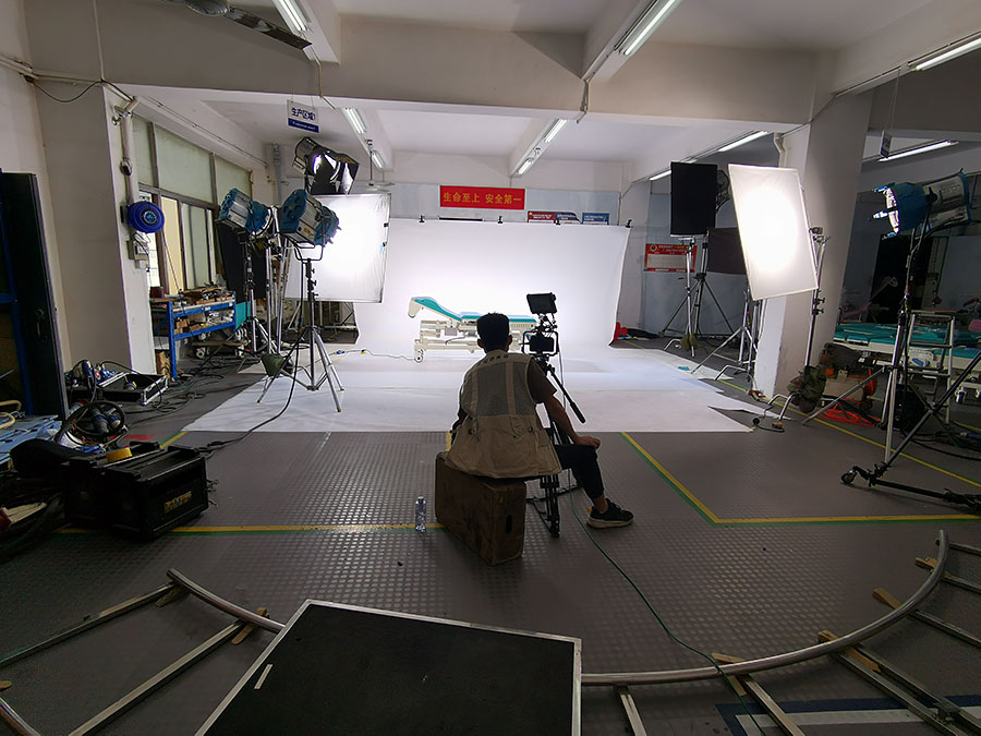 黑眼睛廣告為泰樂(lè)康科技拍攝產(chǎn)品短視頻現(xiàn)場(chǎng)