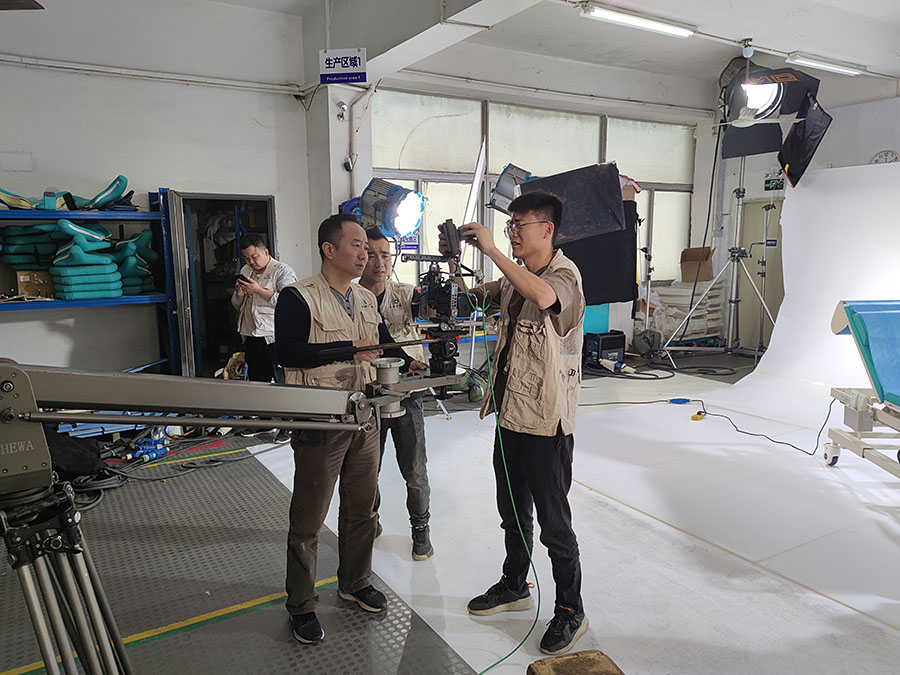 黑眼睛廣告為泰樂(lè)康科技拍攝產(chǎn)品短視頻現(xiàn)場(chǎng)